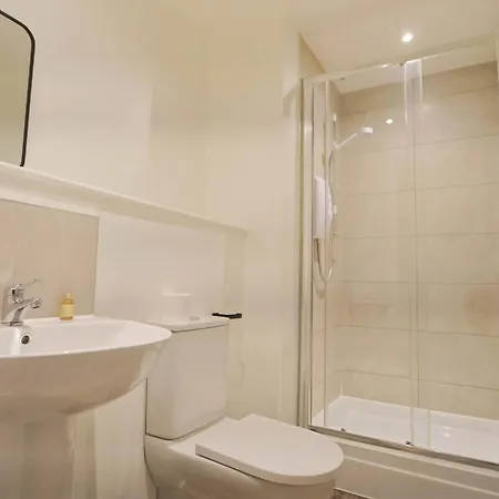 Four Bedroom Flat In The Centre شقة