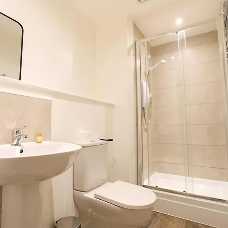 Four Bedroom Flat In The Centre شقة *