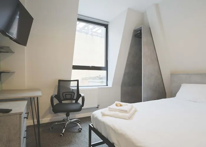 شقة Four Bedroom Flat In The Centre بريستول