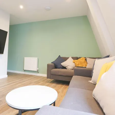 Four Bedroom Flat In The Centre Apartman