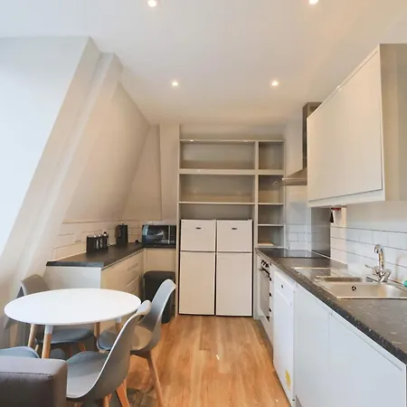 Four Bedroom Flat In The Centre Apartament