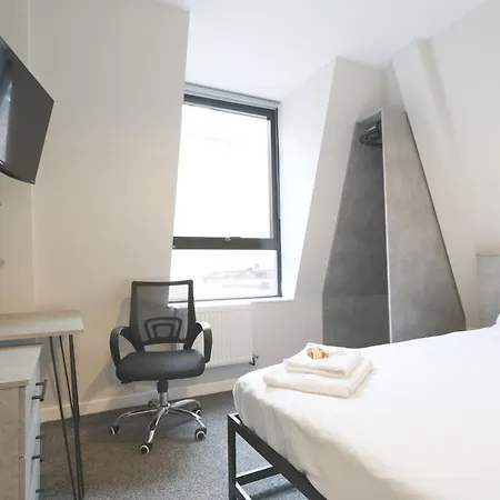 Four Bedroom Flat In The Centre * Bristol