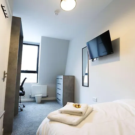 Four Bedroom Flat In The Centre * Bristol