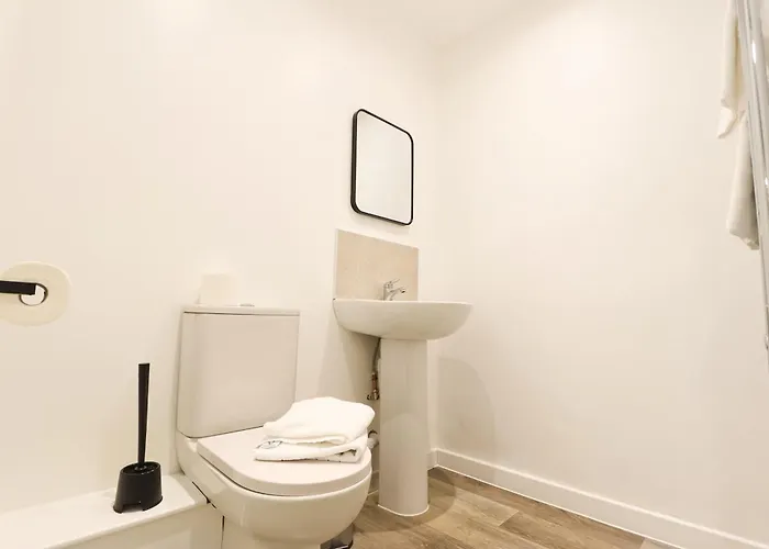 Four Bedroom Flat In The Centre