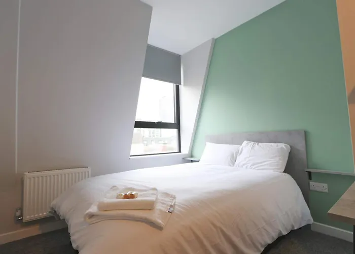 Four Bedroom Flat In The Centre Bristol