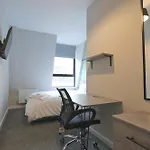 Апартаменти Four Bedroom Flat In The Centre Бристоль