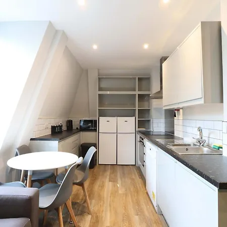 Four Bedroom Flat In The Centre Apartament *