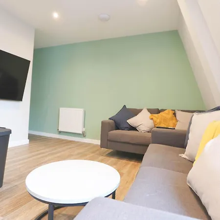 Four Bedroom Flat In The Centre Apartment