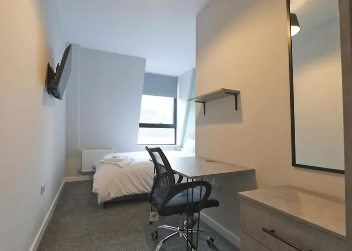 דירה Four Bedroom Flat In The Centre בריסטול